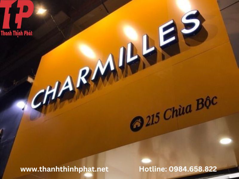 thi-cong-bang-hieu-chu-noi-cho-shop-charmilles