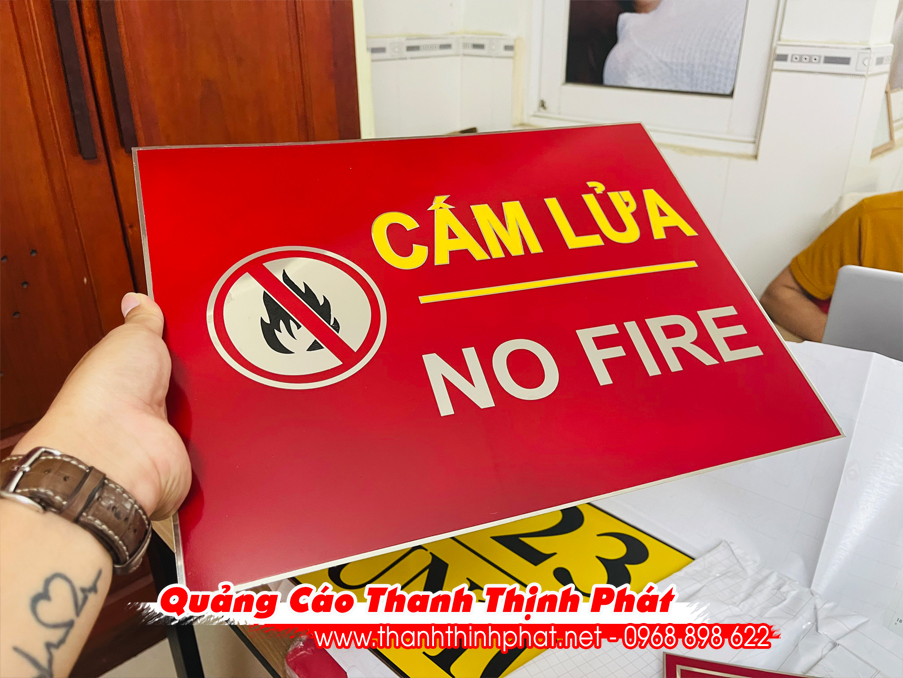 Bảng inox cấm lửa